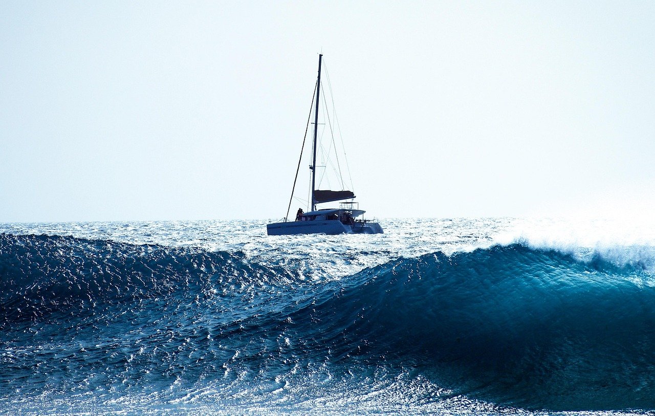 Read more about the article Mastering the Seas: 10 Lessons Before Becoming a Boat Owner