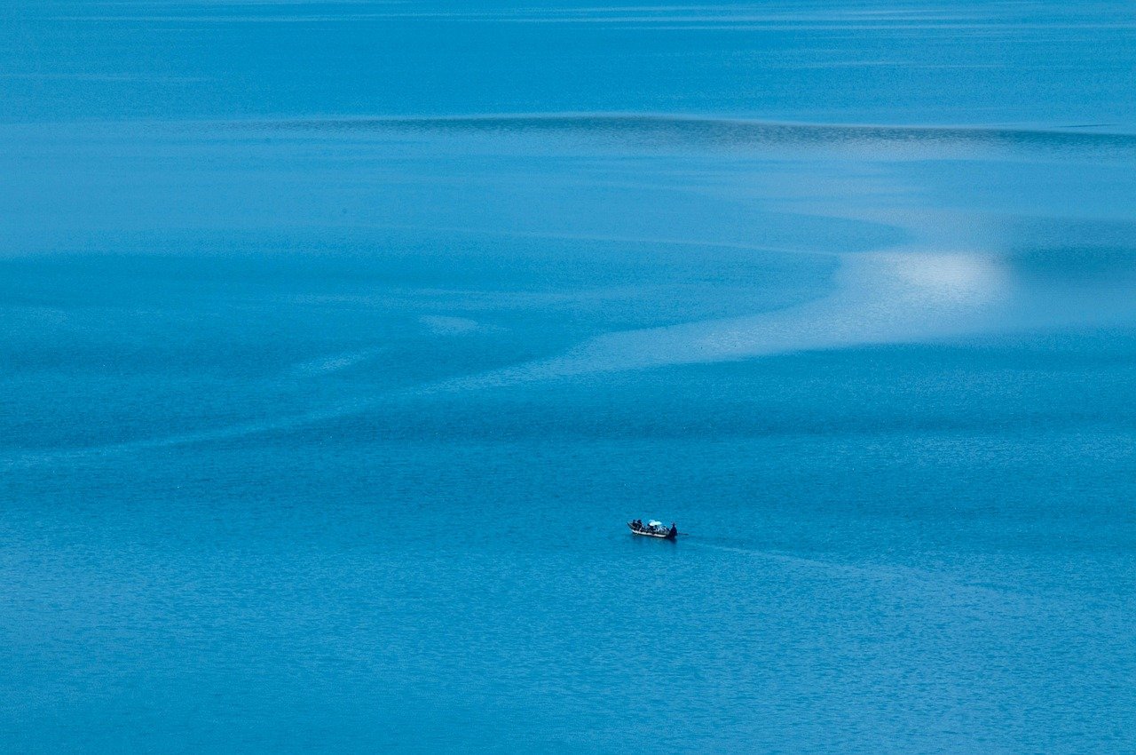 Read more about the article Top 10 Essential Boating Safety Tips All Skippers Need