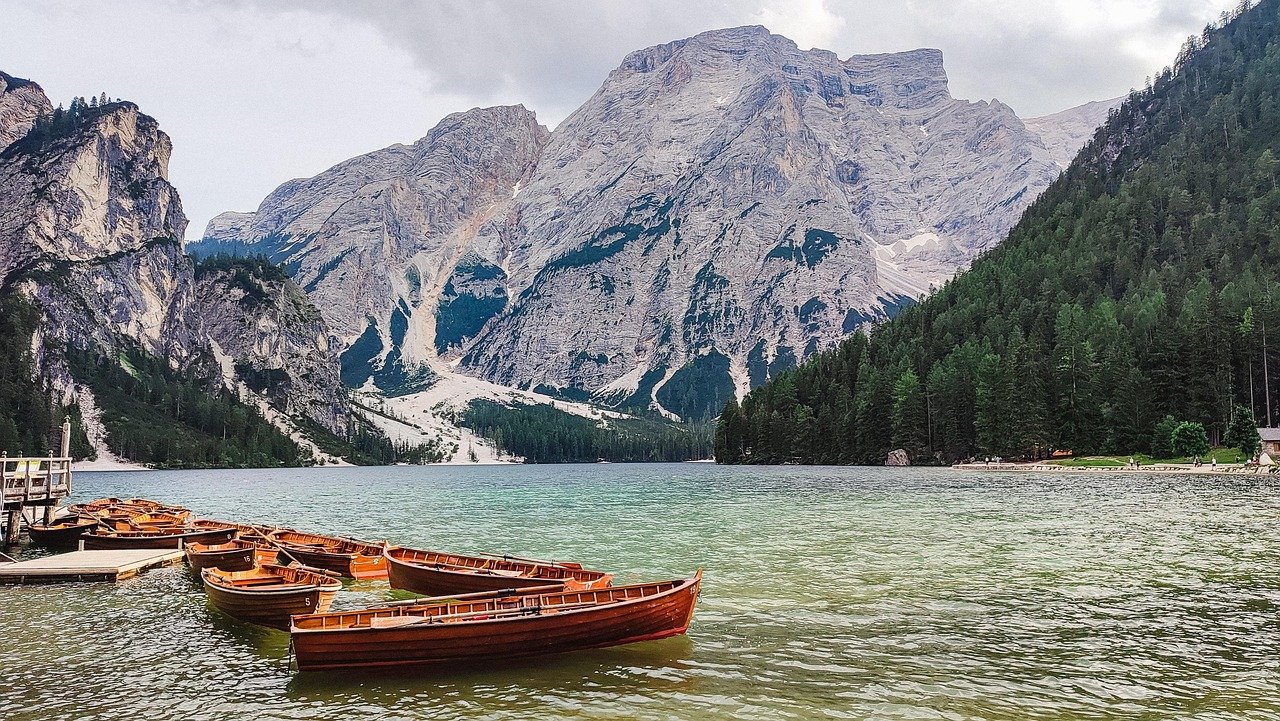 Read more about the article Essential Boating Safety Guidelines and Practical Tips