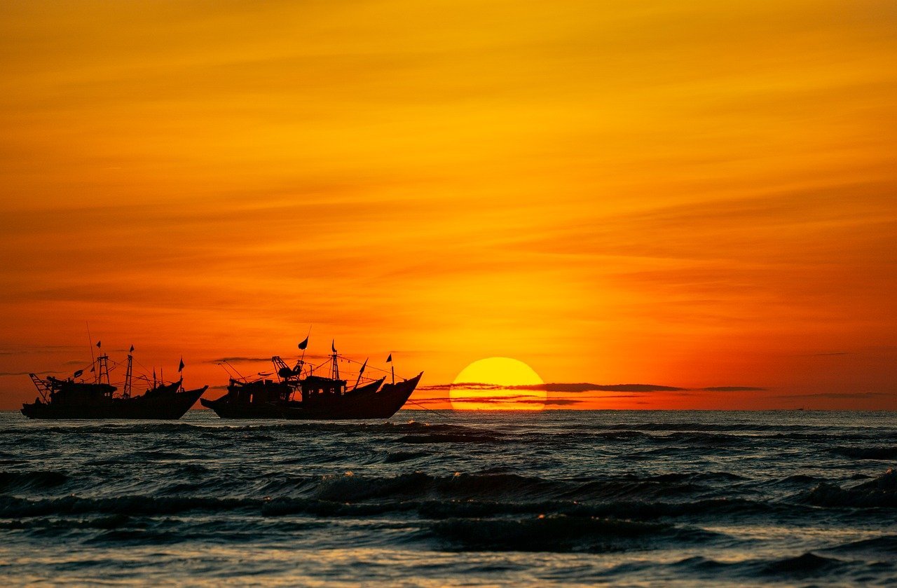 Read more about the article Essential Boating Safety: 7 Vital Tips for a Secure Voyage