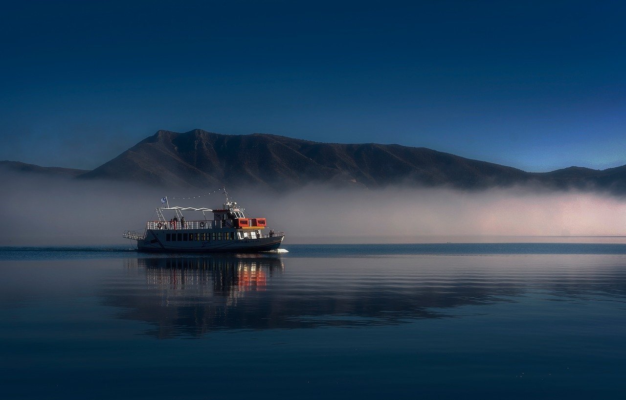 Read more about the article Mastering Marine Safety: Top 12 Boating Tips You Need Now