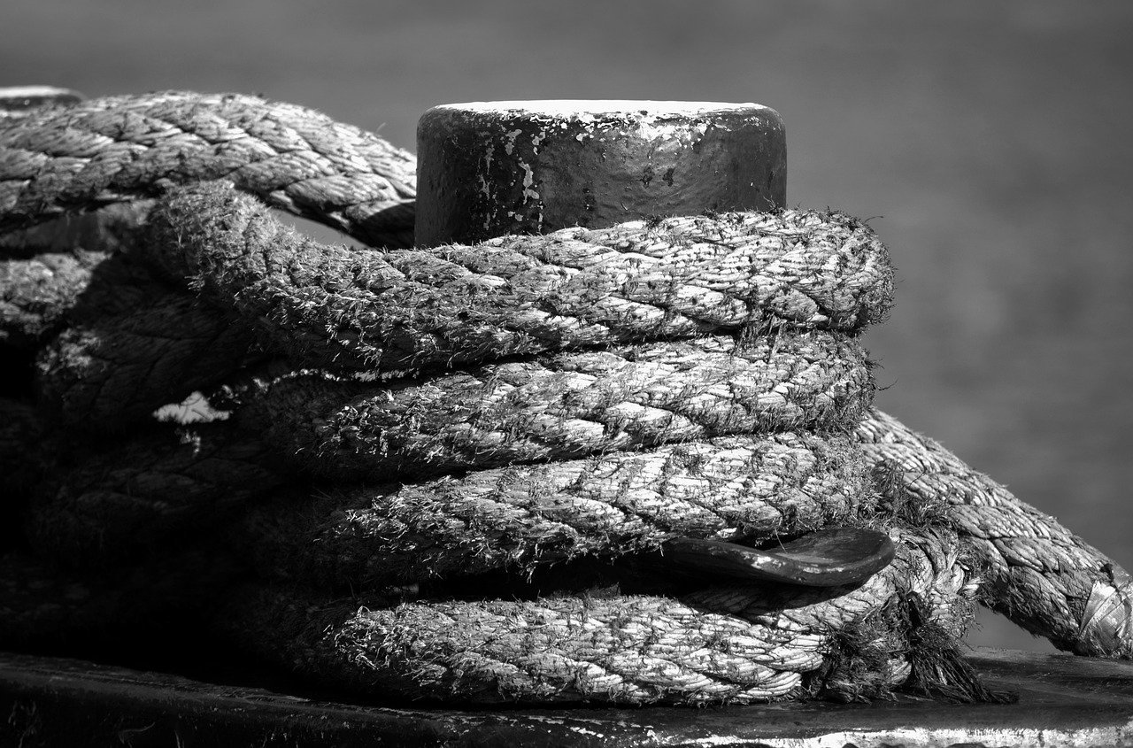 Read more about the article Mastering Marine Vigilance: 7 Essential Boating Safety Tips